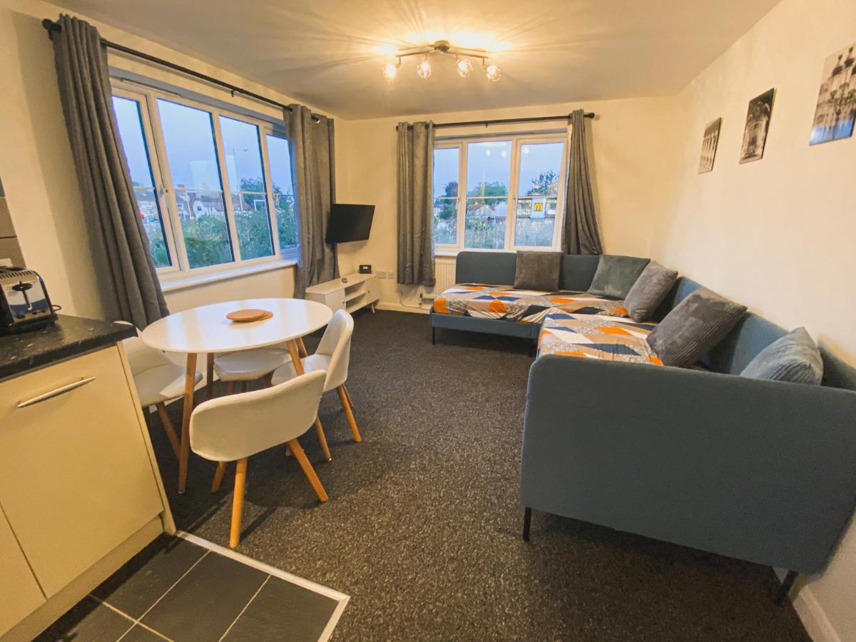 Heathrow/Ashford Hospital/Twickenham Short Stay Apartment スタンウェル エクステリア 写真